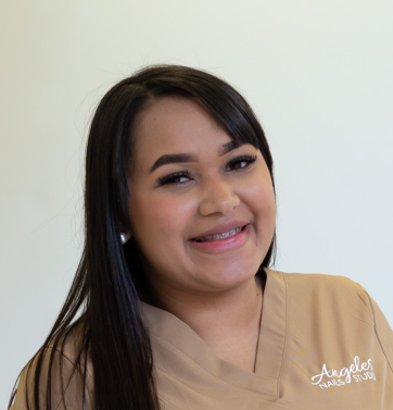 Angie - Manicurista